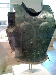 Greek-bronze-cuirass-from-late-7th-century-BC
